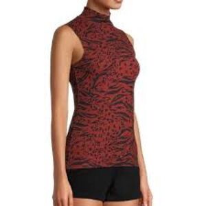 No boundaries juniors’ sleeveless mock neck T shirt